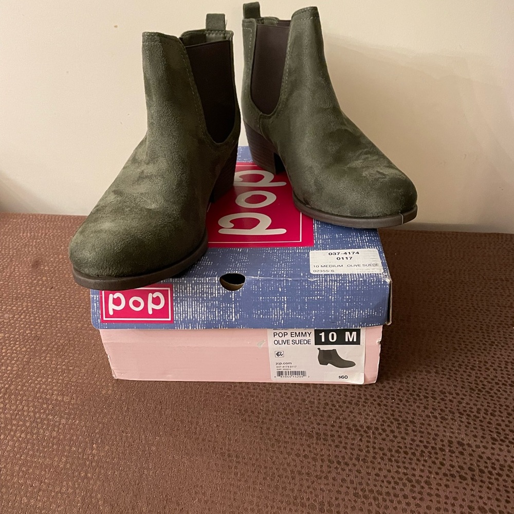 Pop Women’s boots olive green Chelsea boot size 10, Brand new